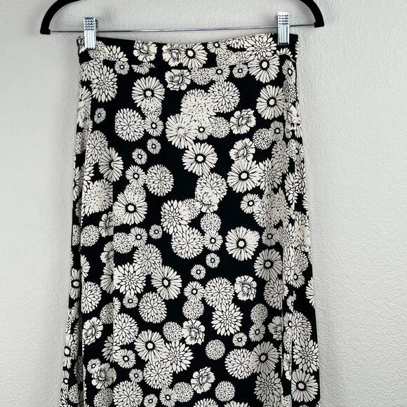 Flynn Skye Black White Floral Print Button Front Lightweight Midi Skirt SM/Med - Picture 9 of 14